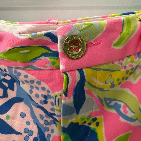 Lilly Pulitzer Pink Green blue jungle print Callahan Knit Short - Picture 3 of 4